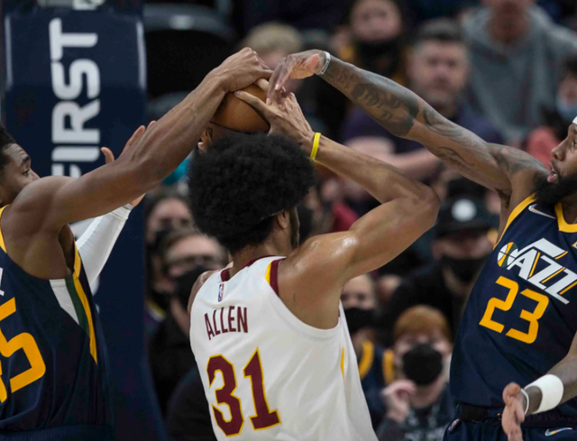 熊猫直播-关于雪域鲸鲨队鏖战中原黑豹队，斯诺克附加赛击败，替补奇兵立功。防守强度拉满的信息