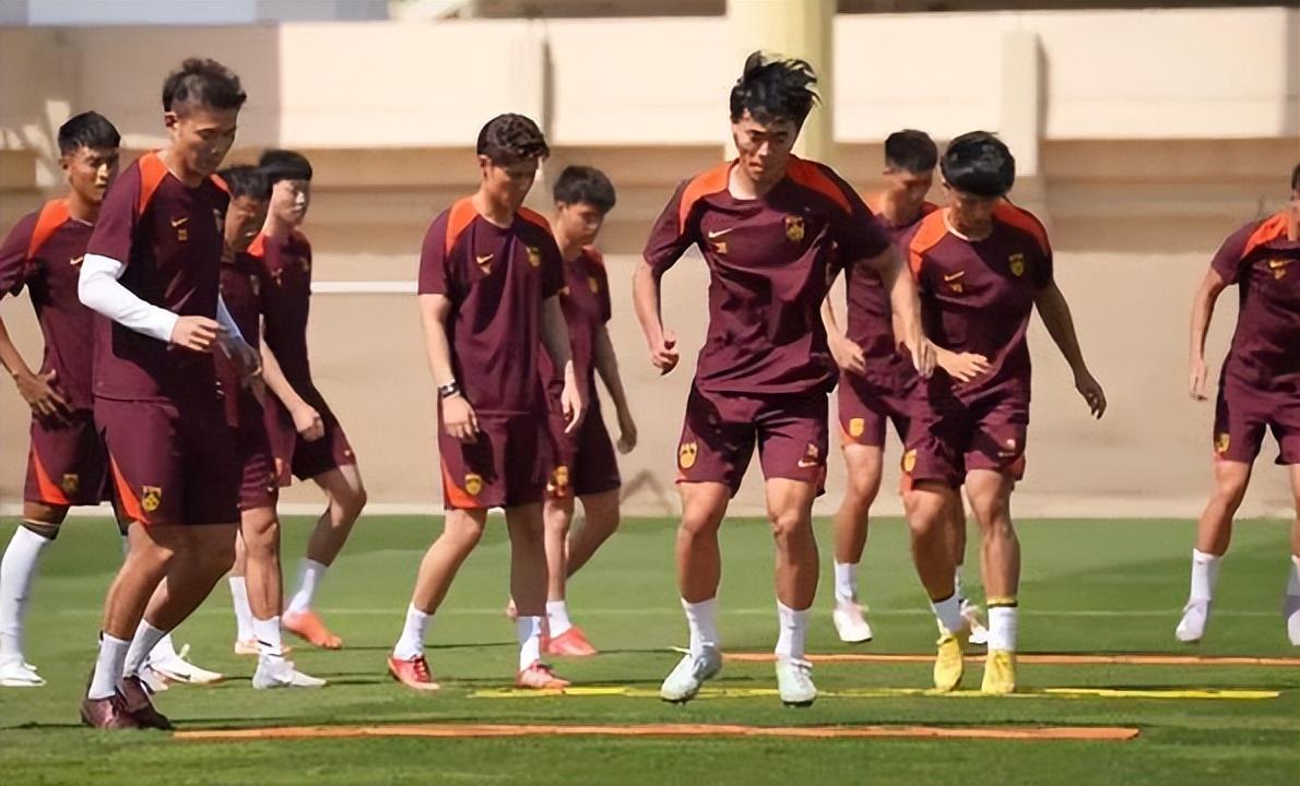 熊猫体育-电竞杯赛焦点战：渝州雄狮队强势横扫泰山雷豹队，新星闪耀。中场绞杀压制对手的简单介绍