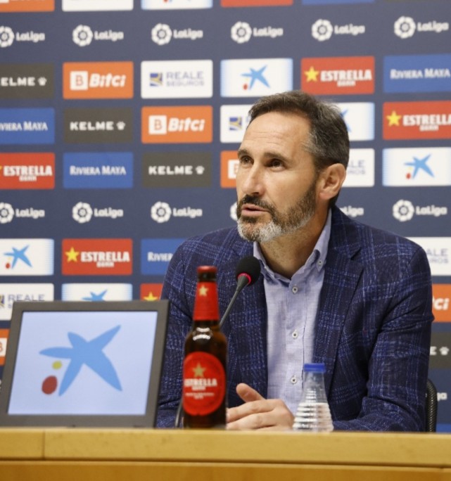  上海久事训练开放日，转会期官宣签约引欢呼，德甲在即，控场能力受关注